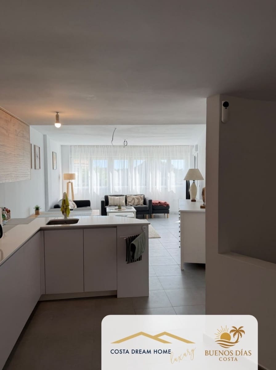 2 soveværelse Rækkehus til salg i Montiboli med swimmingpool garage - € 523.000 (Ref: 9944605)