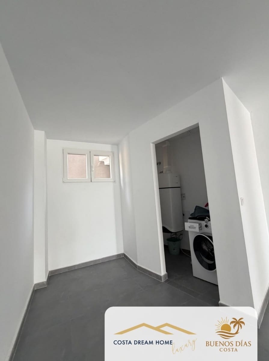 2 soveværelse Rækkehus til salg i Montiboli med swimmingpool garage - € 523.000 (Ref: 9944605)