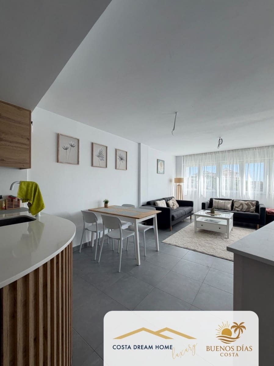 2 soveværelse Rækkehus til salg i Montiboli med swimmingpool garage - € 523.000 (Ref: 9944605)