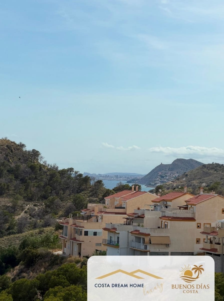 2 soveværelse Rækkehus til salg i Montiboli med swimmingpool garage - € 523.000 (Ref: 9944605)