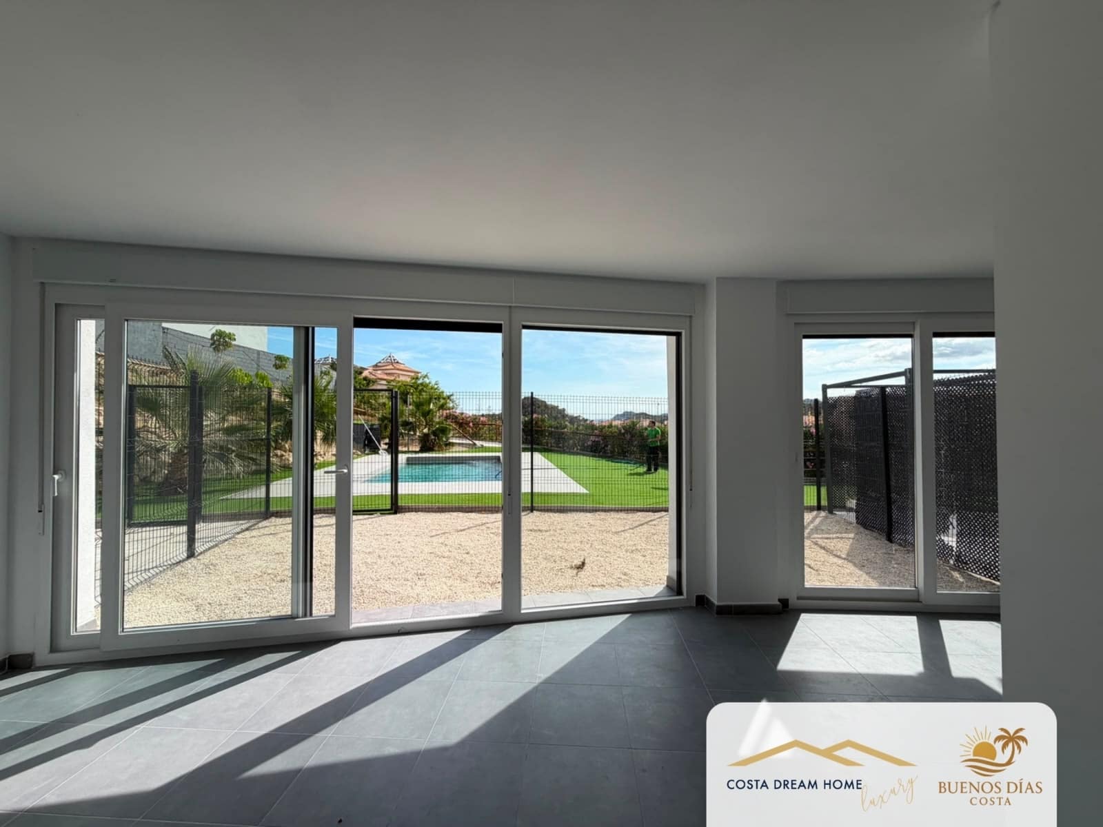 2 soveværelse Rækkehus til salg i Montiboli med swimmingpool garage - € 523.000 (Ref: 9944605)