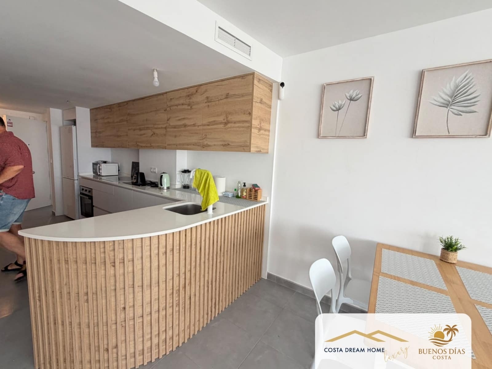 2 soveværelse Rækkehus til salg i Montiboli med swimmingpool garage - € 523.000 (Ref: 9944605)