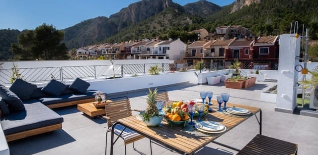3 soveværelse Villa til salg i Polop med swimmingpool garage - € 625.000 (Ref: 9976103)
