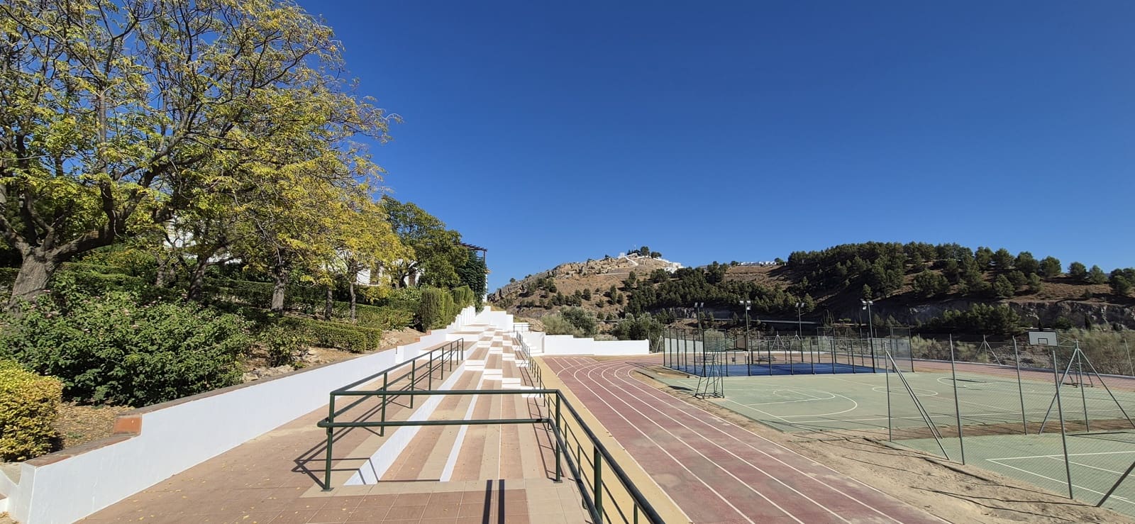 4 bedroom Villa for sale in Iznajar with pool garage - € 850,000 (Ref: 10098596)