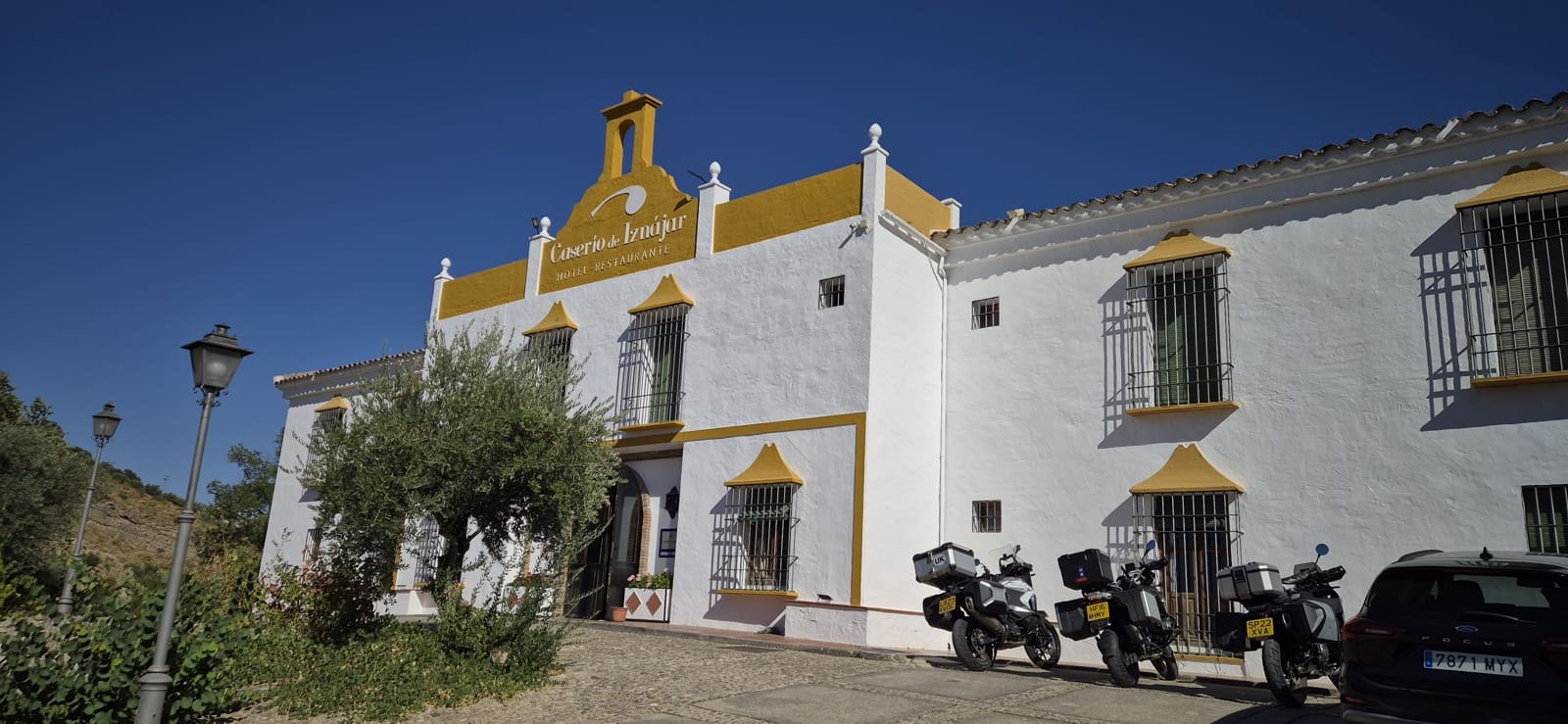 4 bedroom Villa for sale in Iznajar with pool garage - € 850,000 (Ref: 10098596)