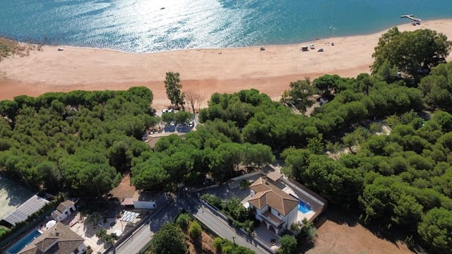 4 soverom Villa til salgs i Iznájar med svømmebasseng garasje - € 850 000 (Ref: 10098596)
