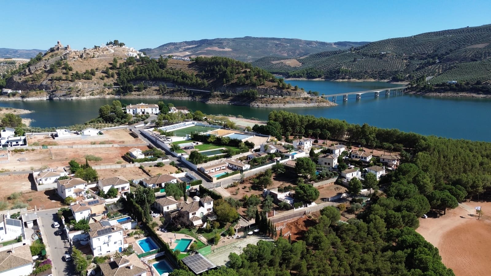 4 bedroom Villa for sale in Iznajar with pool garage - € 850,000 (Ref: 10098596)