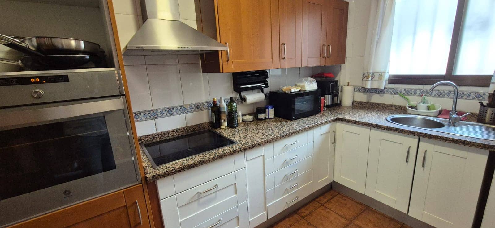 6 bedroom Villa for sale in Loja with garage - € 320,000 (Ref: 10118010)