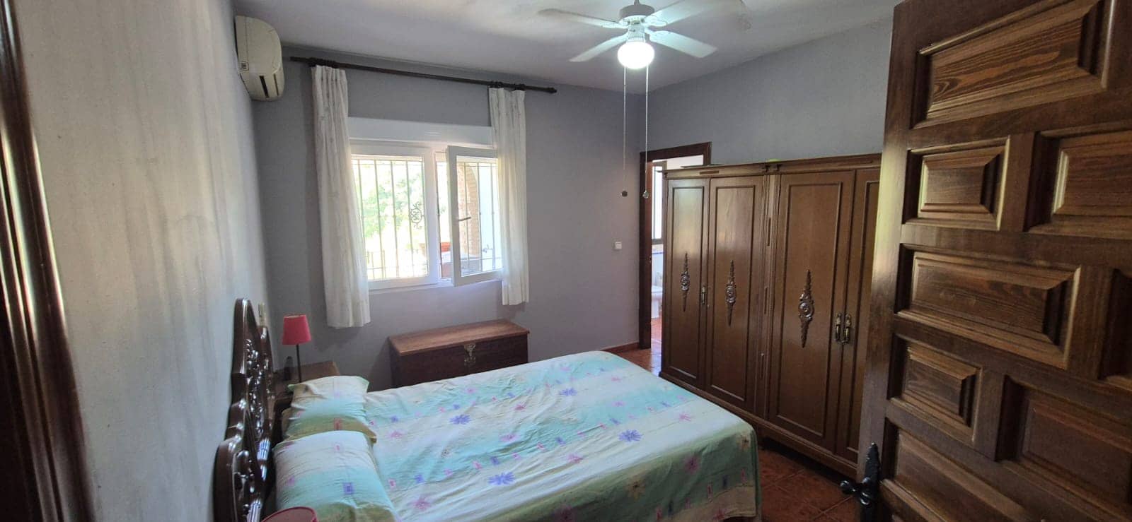 6 bedroom Villa for sale in Loja with garage - € 320,000 (Ref: 10118010)