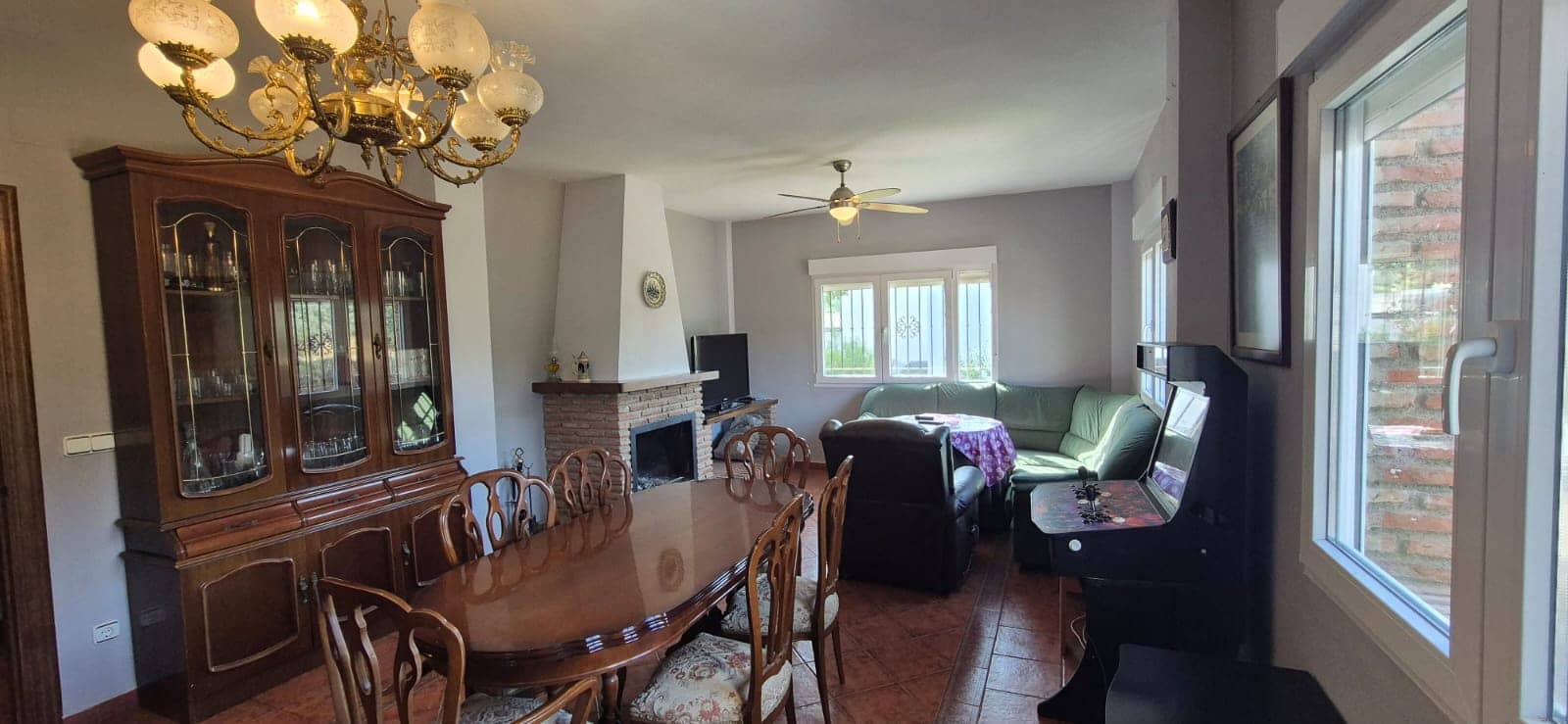 6 bedroom Villa for sale in Loja with garage - € 320,000 (Ref: 10118010)