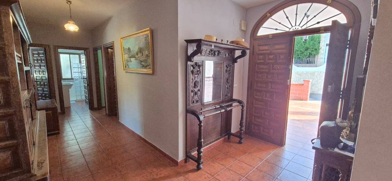 6 bedroom Villa for sale in Loja with garage - € 320,000 (Ref: 10118010)