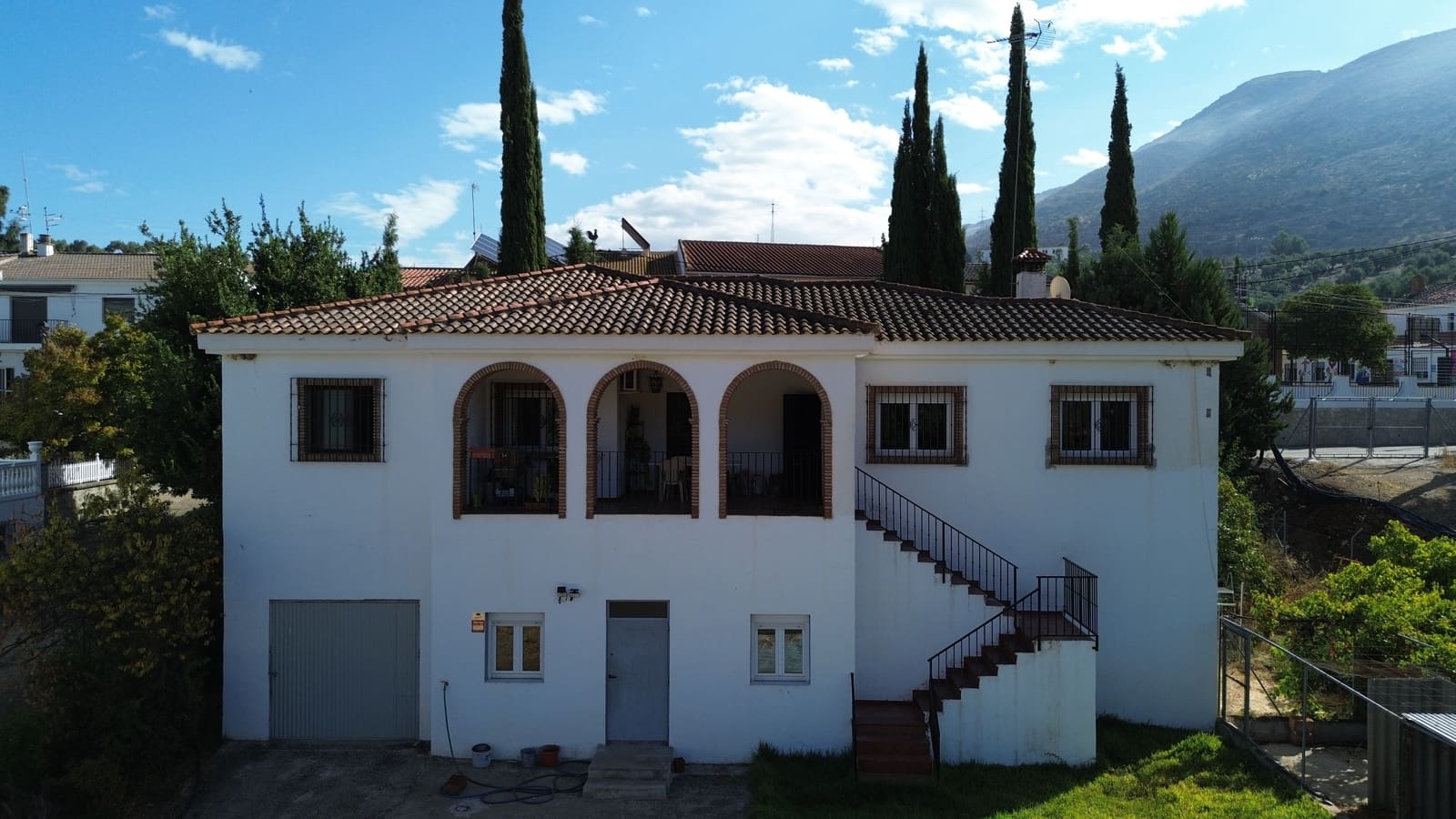 6 bedroom Villa for sale in Loja with garage - € 320,000 (Ref: 10118010)