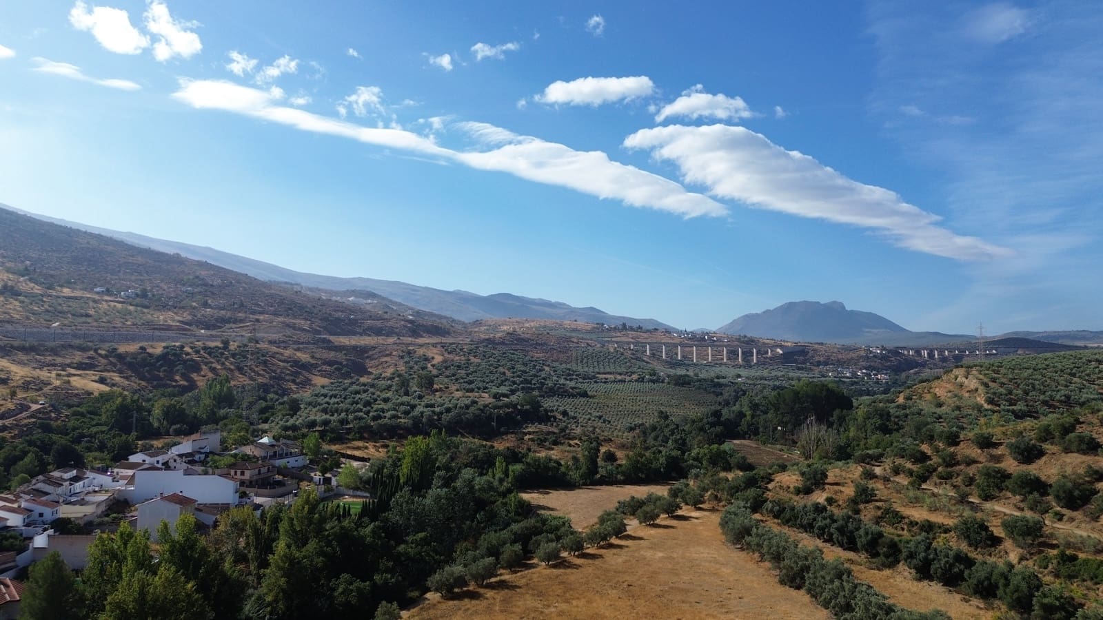 6 bedroom Villa for sale in Loja with garage - € 320,000 (Ref: 10118010)
