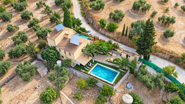 6 bedroom Finca/Country House for sale in Iznájar with pool garage - € 350,000 (Ref: 10121022)