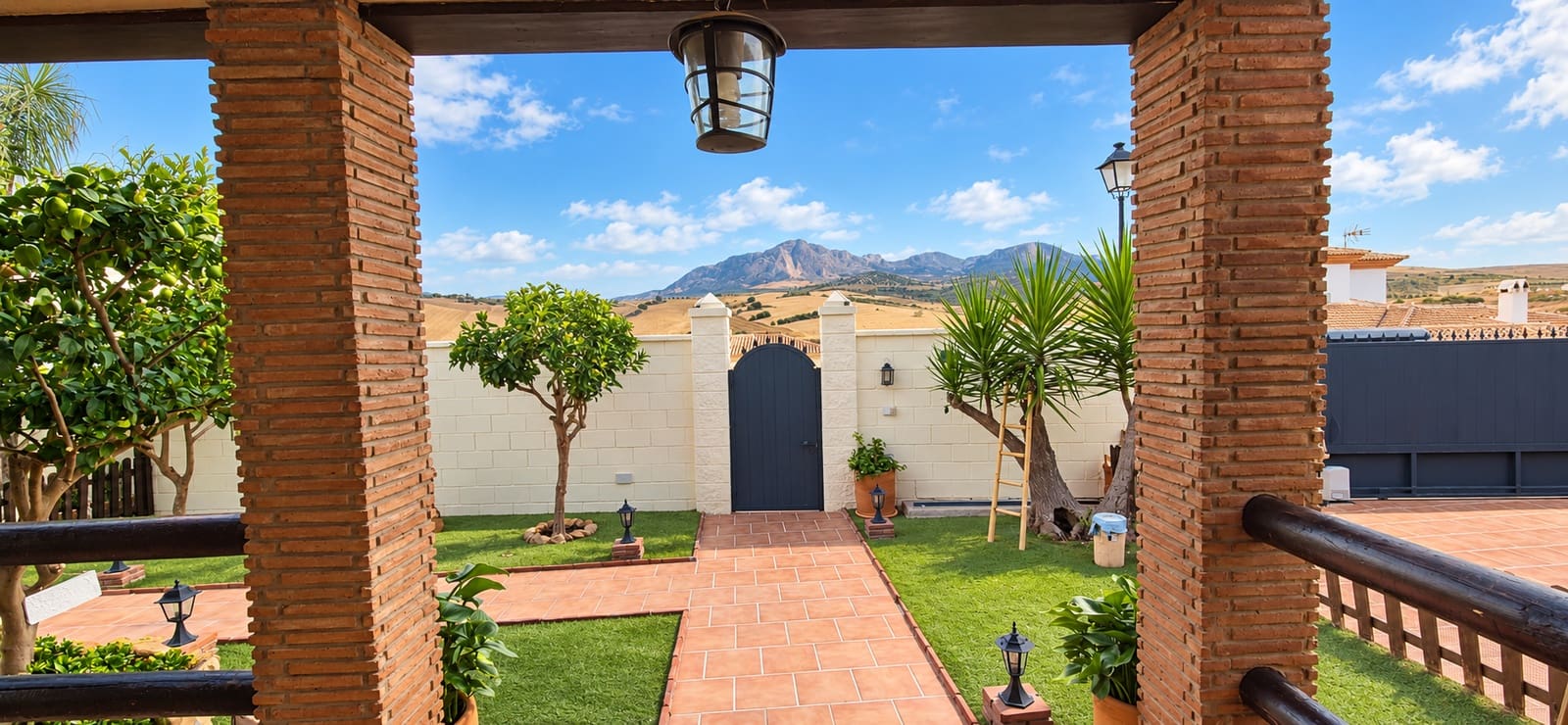 4 bedroom Villa for sale in Casabermeja with pool garage - € 499,900 (Ref: 10130557)