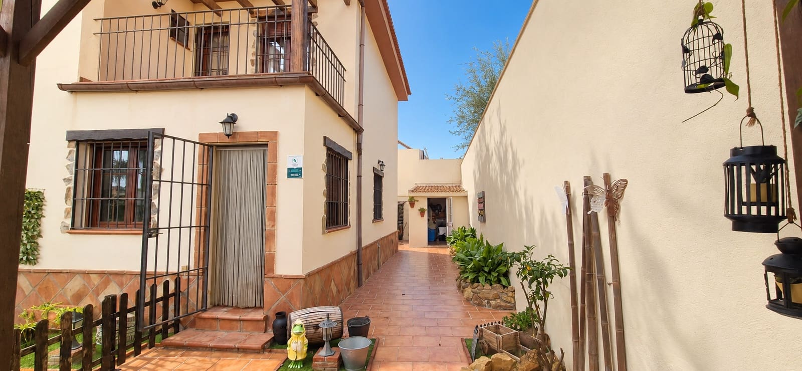 4 bedroom Villa for sale in Casabermeja with pool garage - € 499,900 (Ref: 10130557)