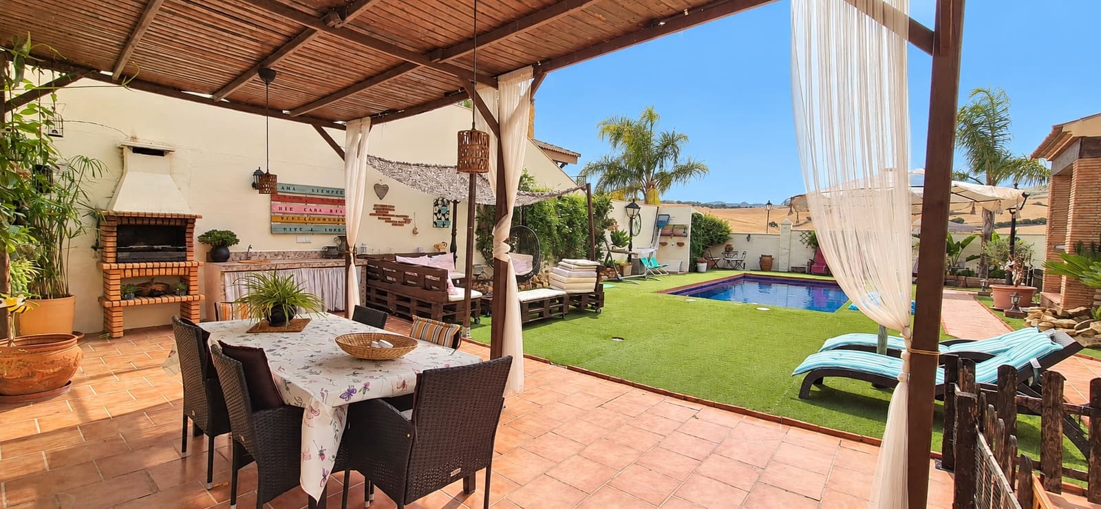 4 bedroom Villa for sale in Casabermeja with pool garage - € 499,900 (Ref: 10130557)