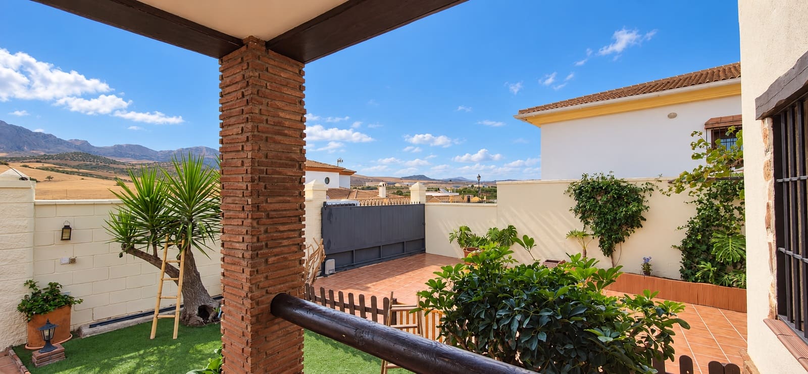 4 bedroom Villa for sale in Casabermeja with pool garage - € 499,900 (Ref: 10130557)