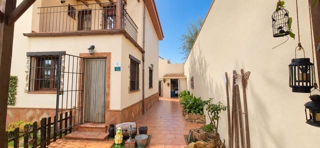 4 bedroom Villa for sale in Casabermeja with pool garage - € 499,900 (Ref: 10130557)