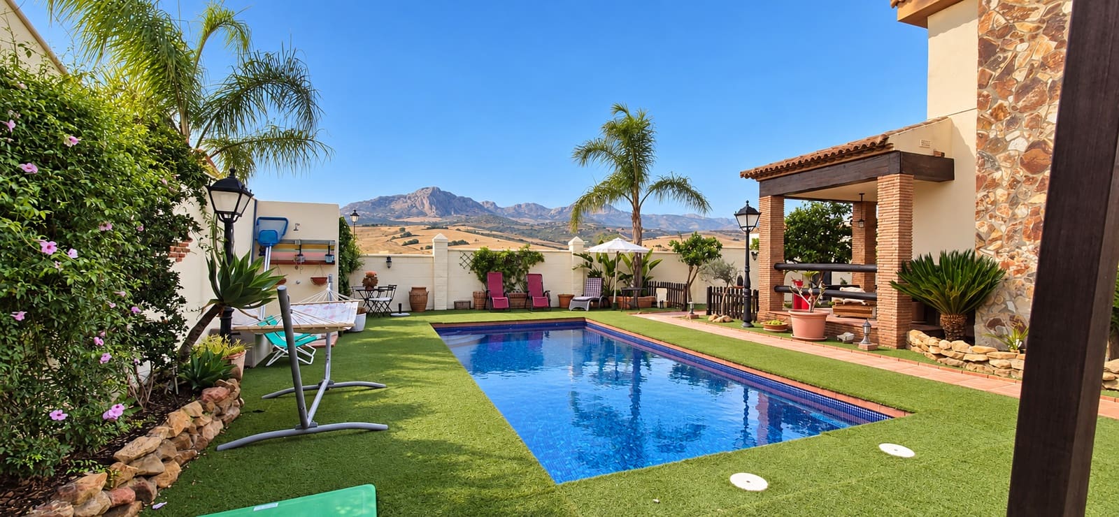 4 bedroom Villa for sale in Casabermeja with pool garage - € 499,900 (Ref: 10130557)