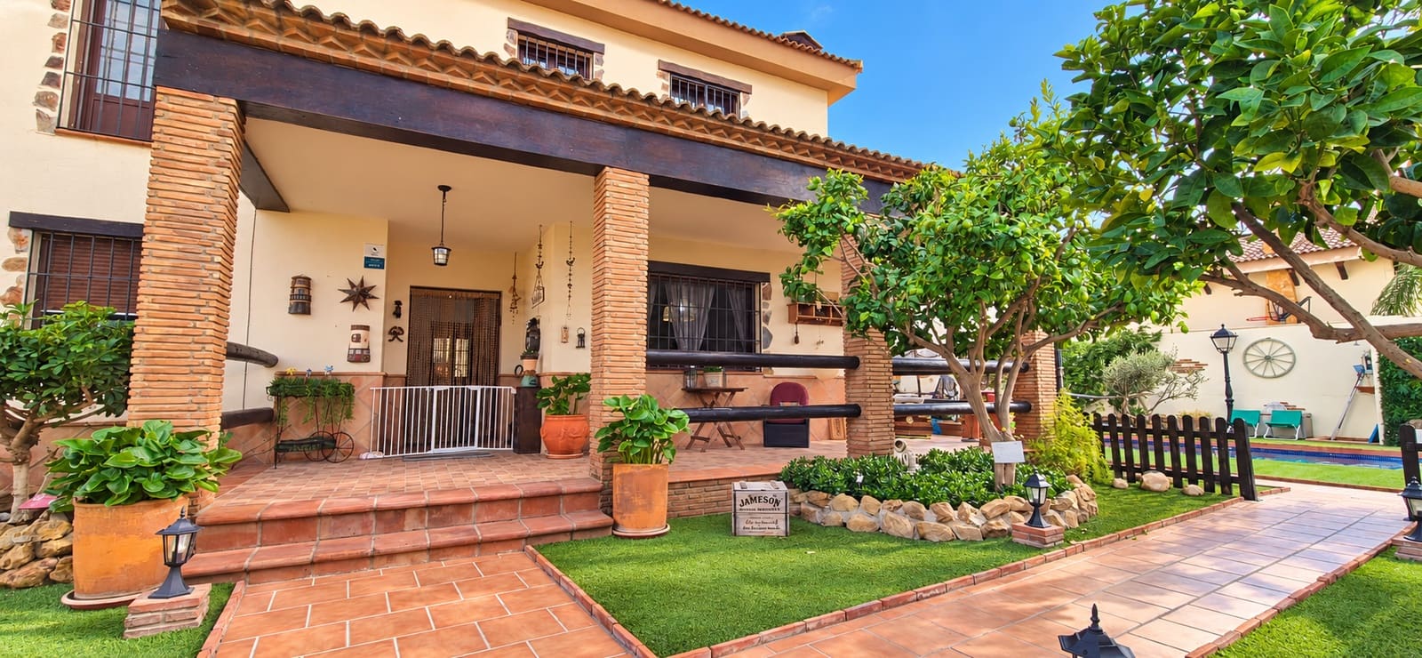 4 bedroom Villa for sale in Casabermeja with pool garage - € 499,900 (Ref: 10130557)