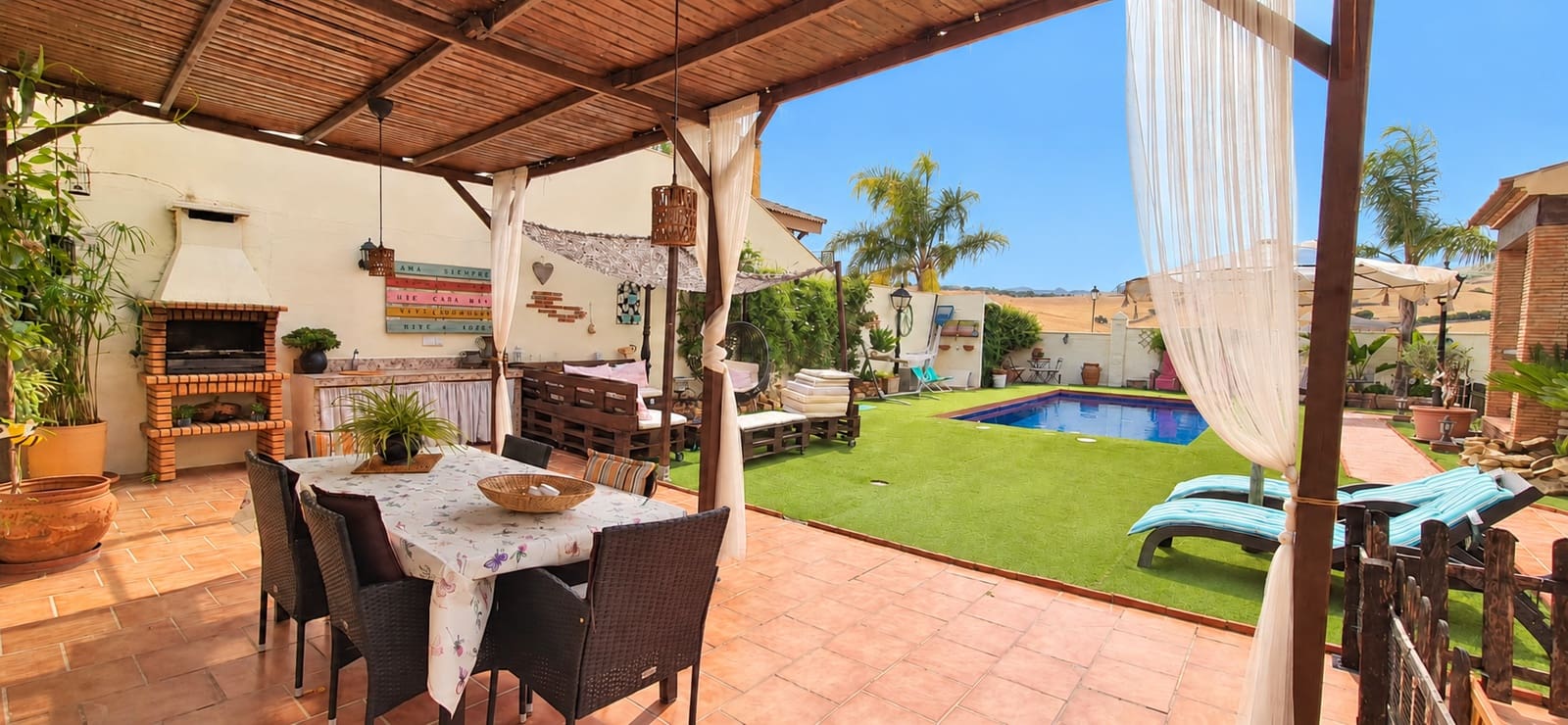 4 bedroom Villa for sale in Casabermeja with pool garage - € 499,900 (Ref: 10130557)