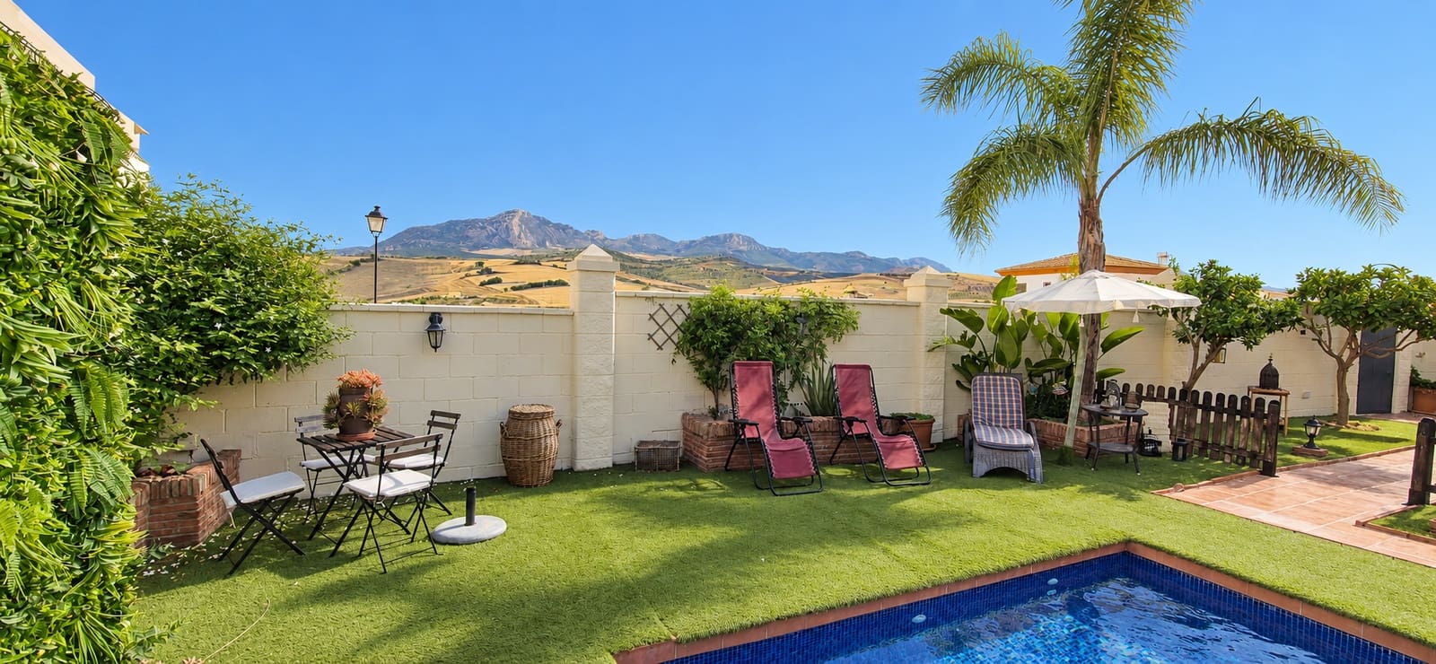 4 bedroom Villa for sale in Casabermeja with pool garage - € 499,900 (Ref: 10130557)
