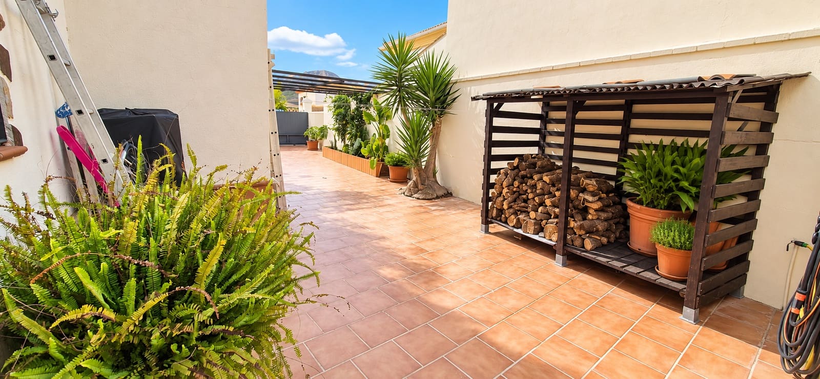 4 bedroom Villa for sale in Casabermeja with pool garage - € 499,900 (Ref: 10130557)