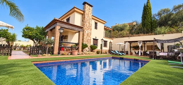 4 bedroom Villa for sale in Casabermeja with pool garage - € 499,900 (Ref: 10130557)