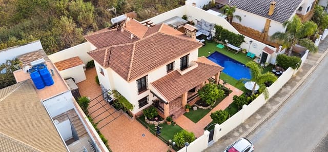 4 bedroom Villa for sale in Casabermeja with pool garage - € 499,900 (Ref: 10130557)