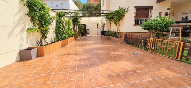 4 bedroom Villa for sale in Casabermeja with pool garage - € 499,900 (Ref: 10130557)