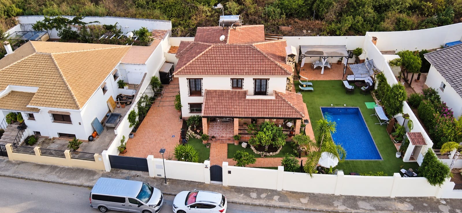 4 bedroom Villa for sale in Casabermeja with pool garage - € 499,900 (Ref: 10130557)