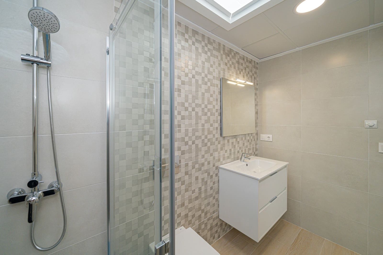 Chalet de 3 habitaciones en Avileses en venta con piscina - 249.000 € (Ref: 9883489)