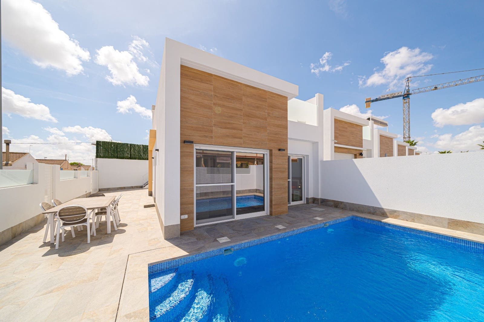 Chalet de 3 habitaciones en Avileses en venta con piscina - 249.000 € (Ref: 9883489)