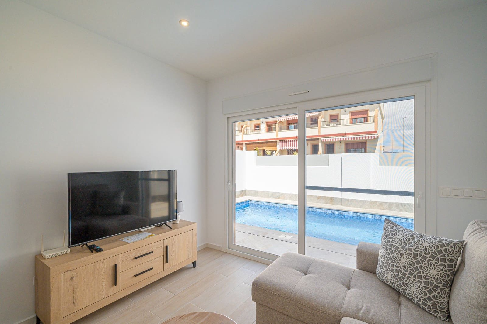 Chalet de 3 habitaciones en Avileses en venta con piscina - 249.000 € (Ref: 9883489)