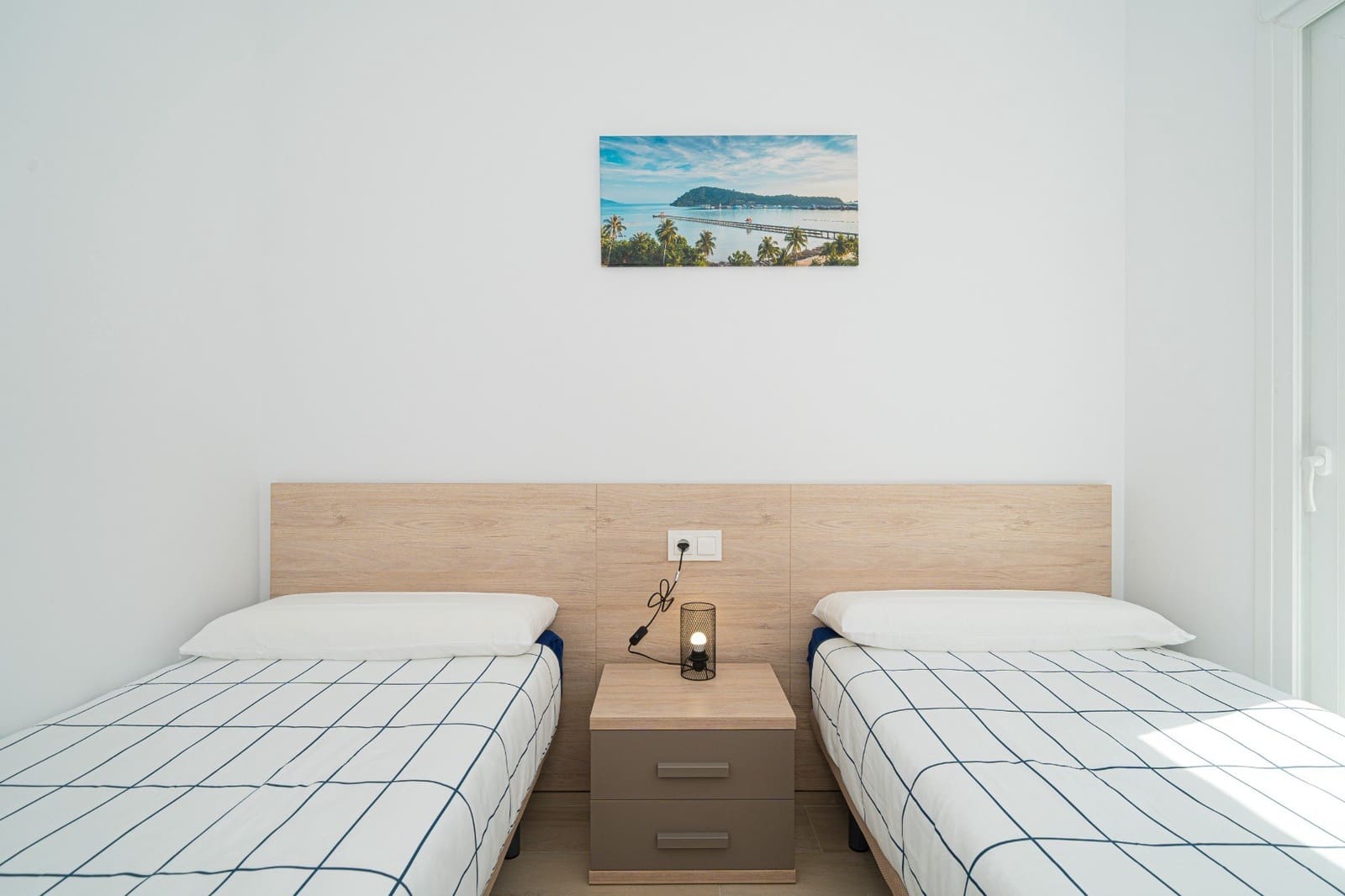 Chalet de 3 habitaciones en Avileses en venta con piscina - 249.000 € (Ref: 9883489)