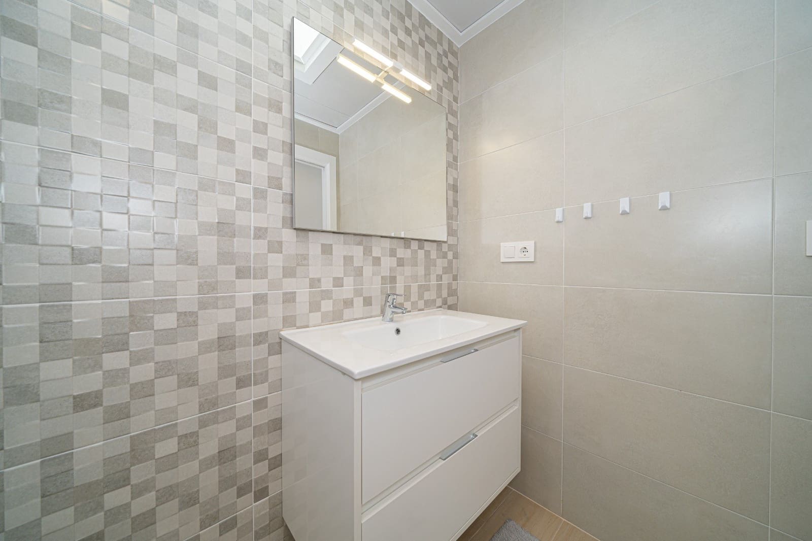 Chalet de 3 habitaciones en Avileses en venta con piscina - 249.000 € (Ref: 9883489)