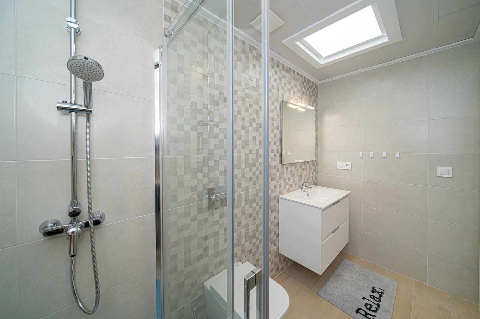 Chalet de 3 habitaciones en Avileses en venta con piscina - 249.000 € (Ref: 9883489)