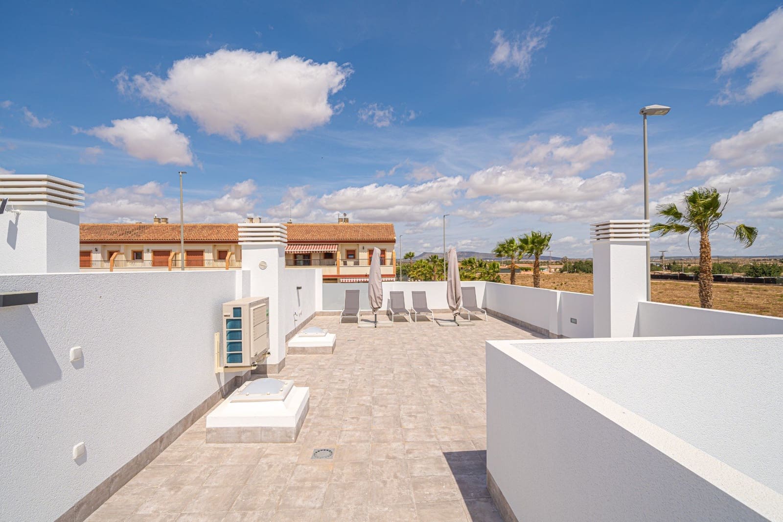 Chalet de 3 habitaciones en Avileses en venta con piscina - 249.000 € (Ref: 9883489)
