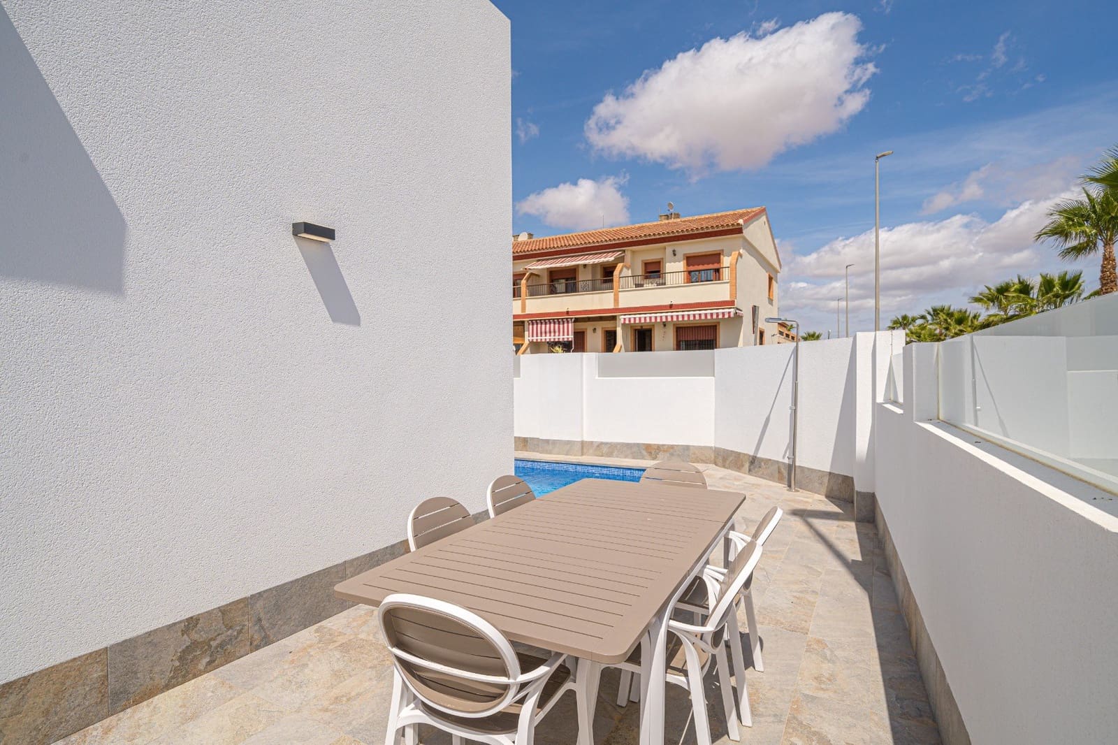 Chalet de 3 habitaciones en Avileses en venta con piscina - 249.000 € (Ref: 9883489)