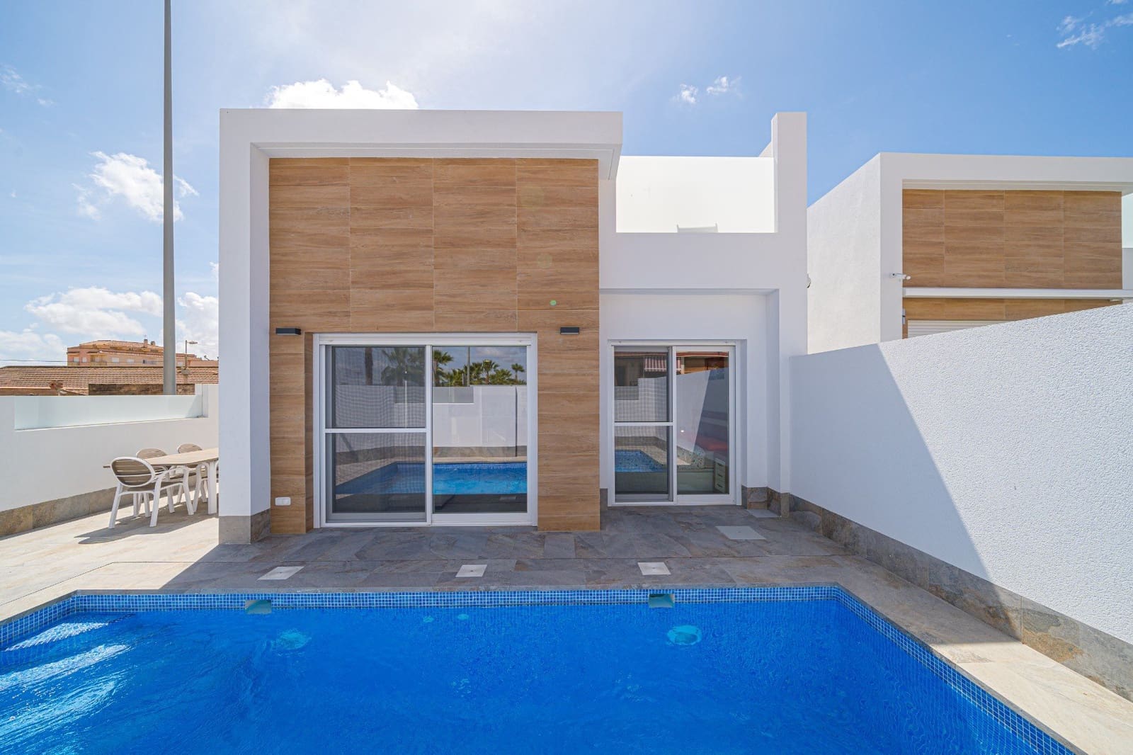 Chalet de 3 habitaciones en Avileses en venta con piscina - 249.000 € (Ref: 9883489)