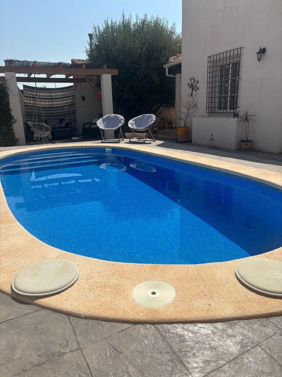 5 bedroom Villa for sale in Blanca with pool - € 269,500 (Ref: 9885273)