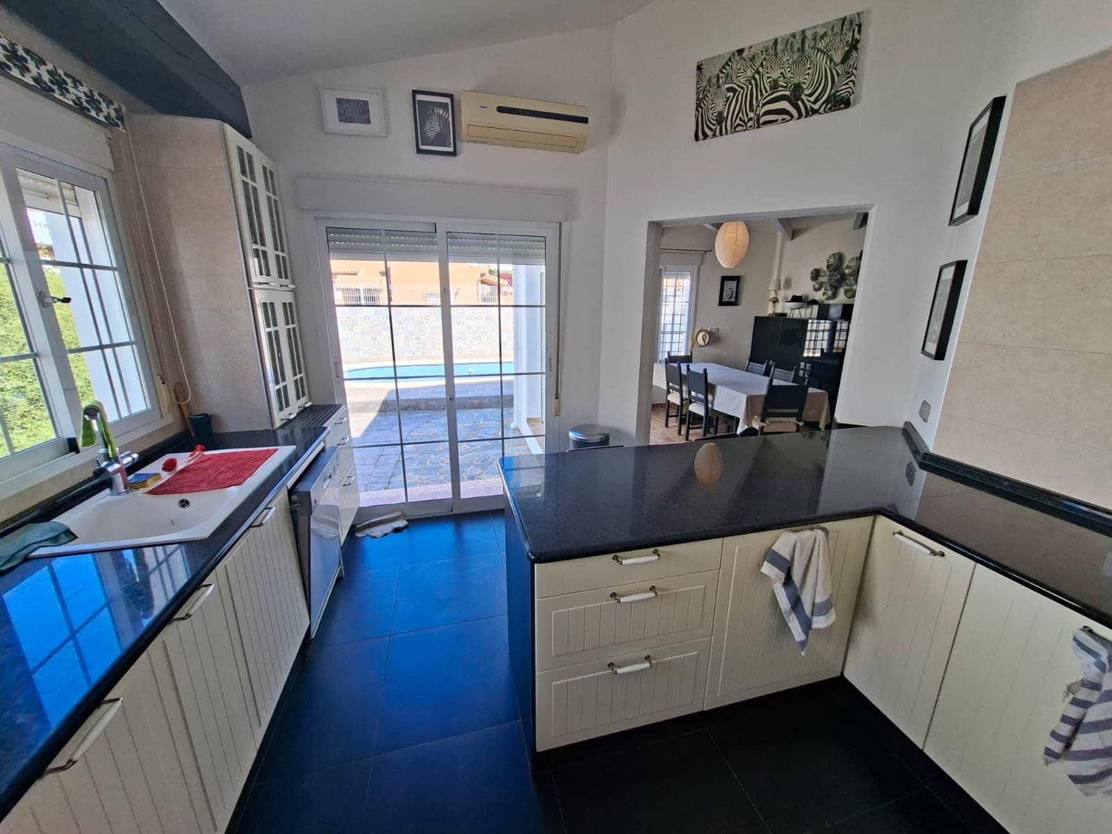 5 bedroom Villa for sale in Blanca with pool - € 269,500 (Ref: 9885273)