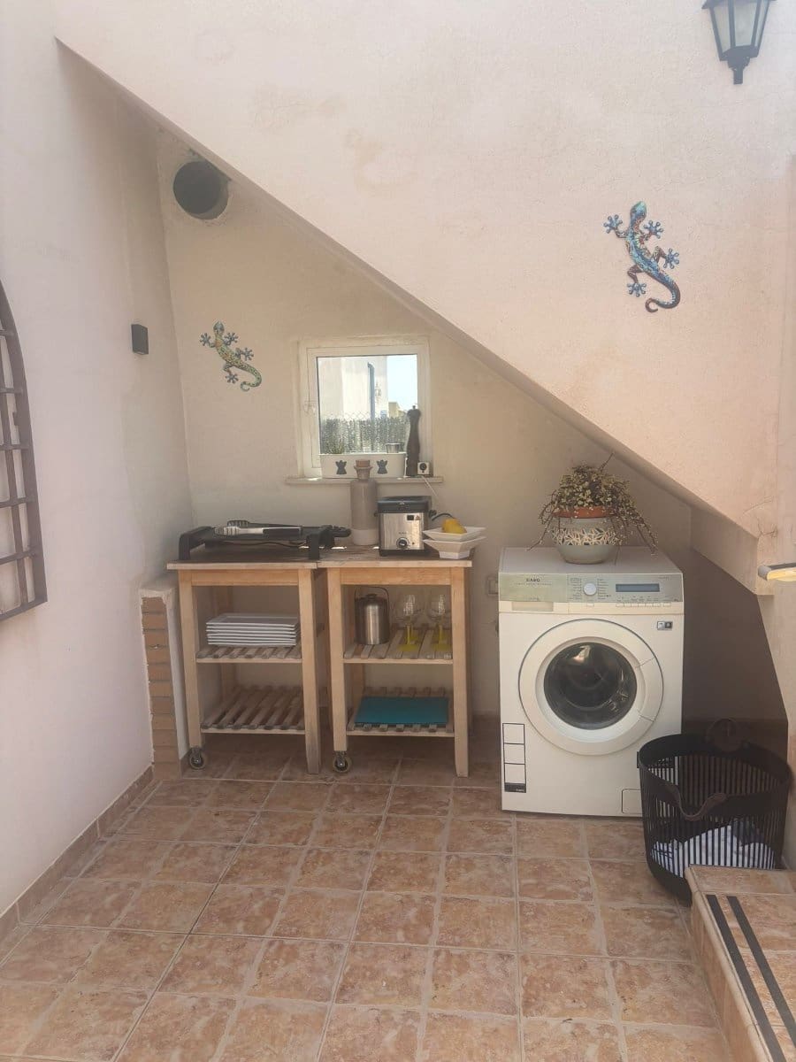 5 bedroom Villa for sale in Blanca with pool - € 269,500 (Ref: 9885273)