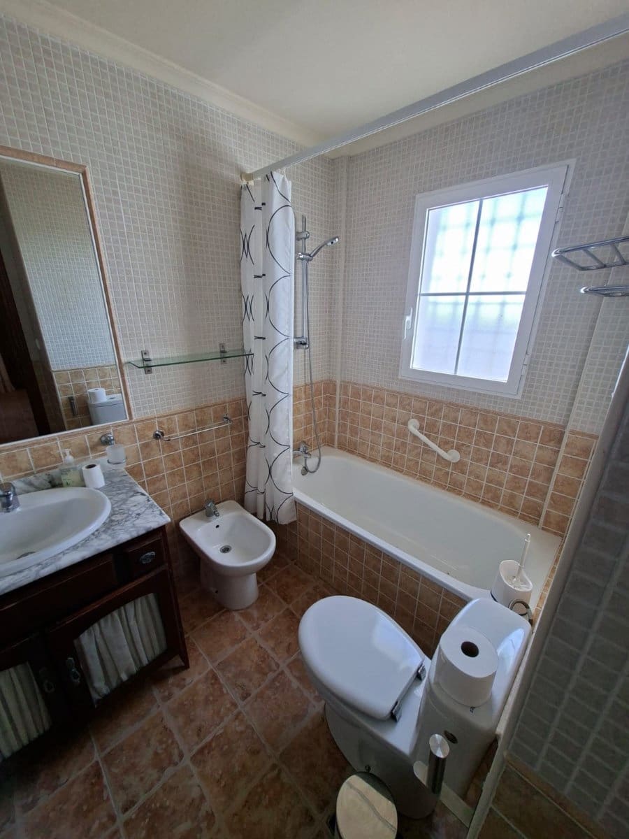 5 bedroom Villa for sale in Blanca with pool - € 269,500 (Ref: 9885273)