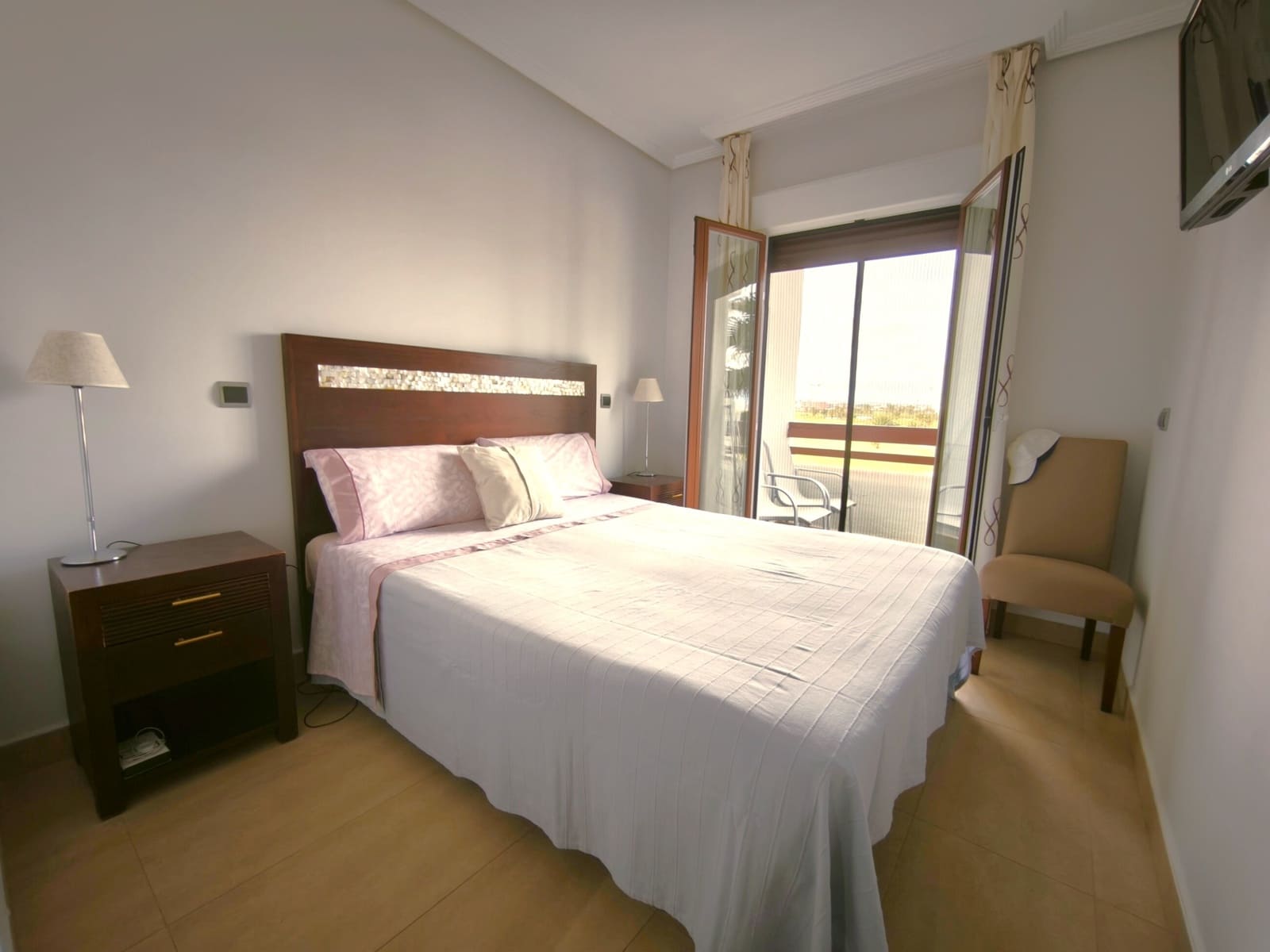 2 sypialnia Apartament do wynajęcia w Los Alcazares z basenem garażem - 1 450 € (Ref: 10163347)