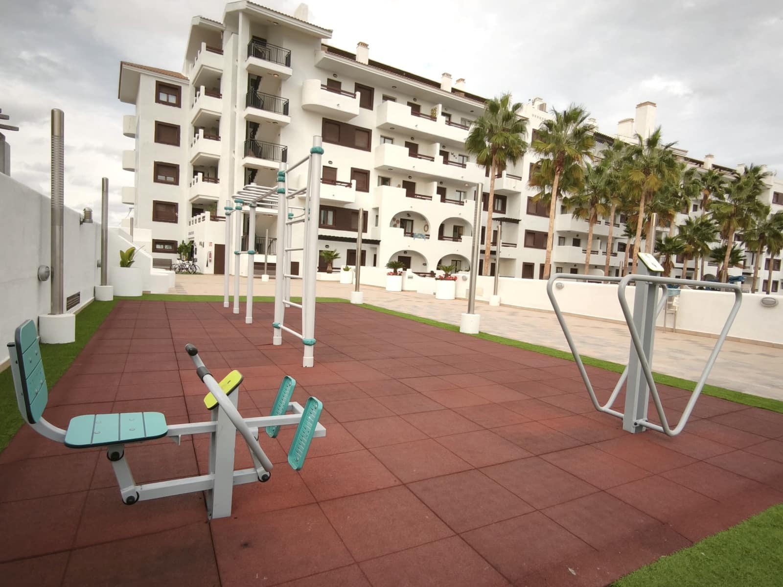 2 sypialnia Apartament do wynajęcia w Los Alcazares z basenem garażem - 1 450 € (Ref: 10163347)