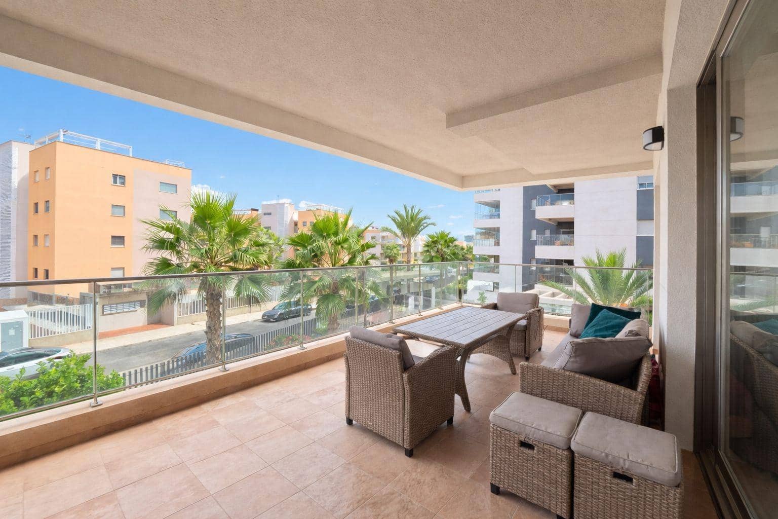 3 makuuhuone Huoneisto myytävänä paikassa Orihuela Costa mukana uima-altaan - 298 000 € (Ref: 9837770)