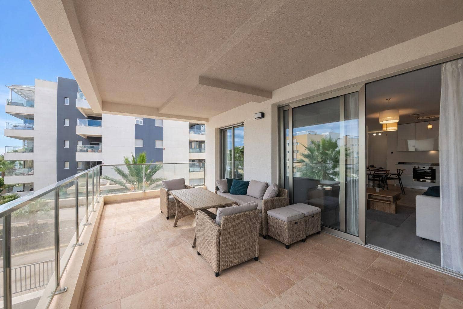3 makuuhuone Huoneisto myytävänä paikassa Orihuela Costa mukana uima-altaan - 298 000 € (Ref: 9837770)
