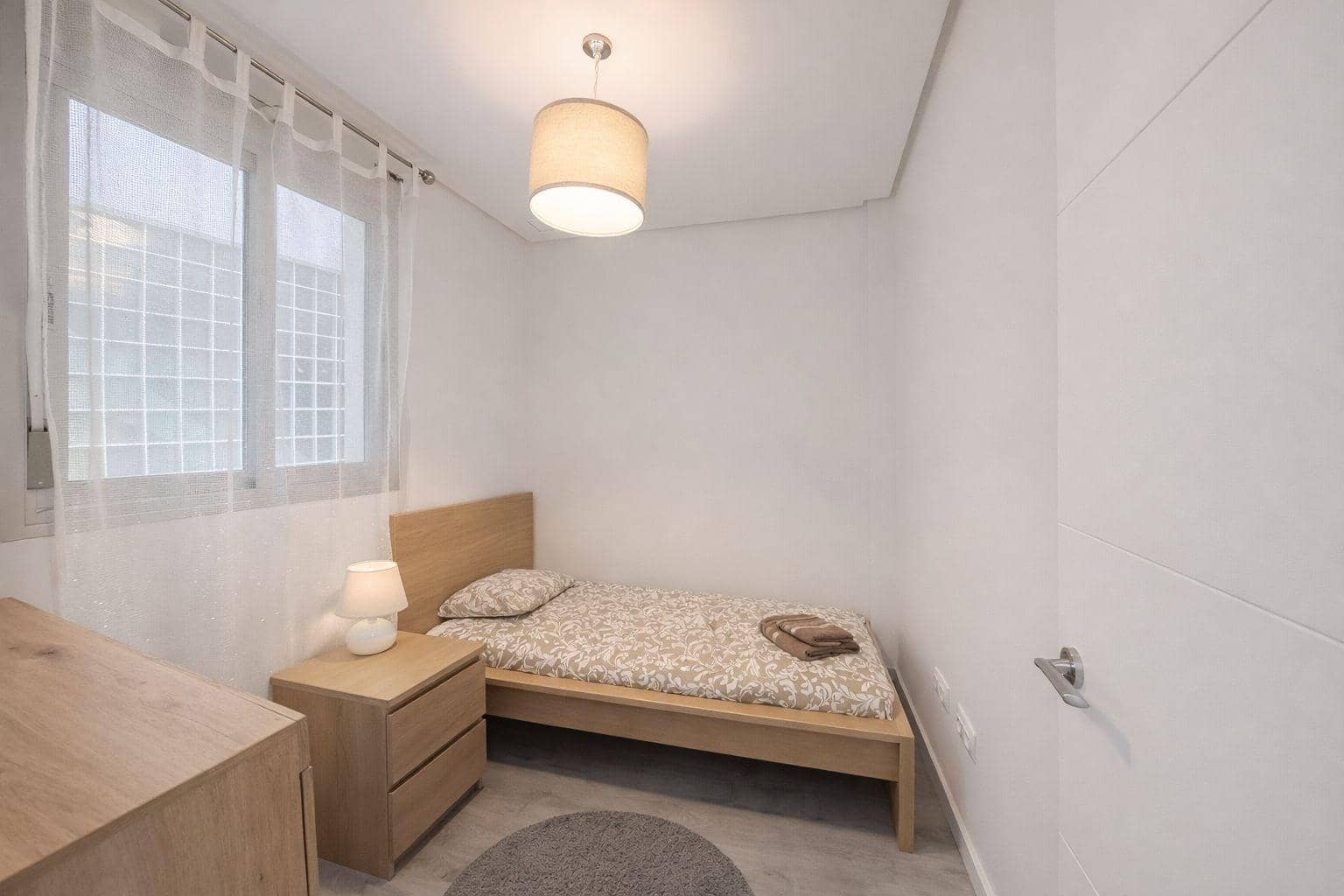 3 makuuhuone Huoneisto myytävänä paikassa Orihuela Costa mukana uima-altaan - 298 000 € (Ref: 9837770)